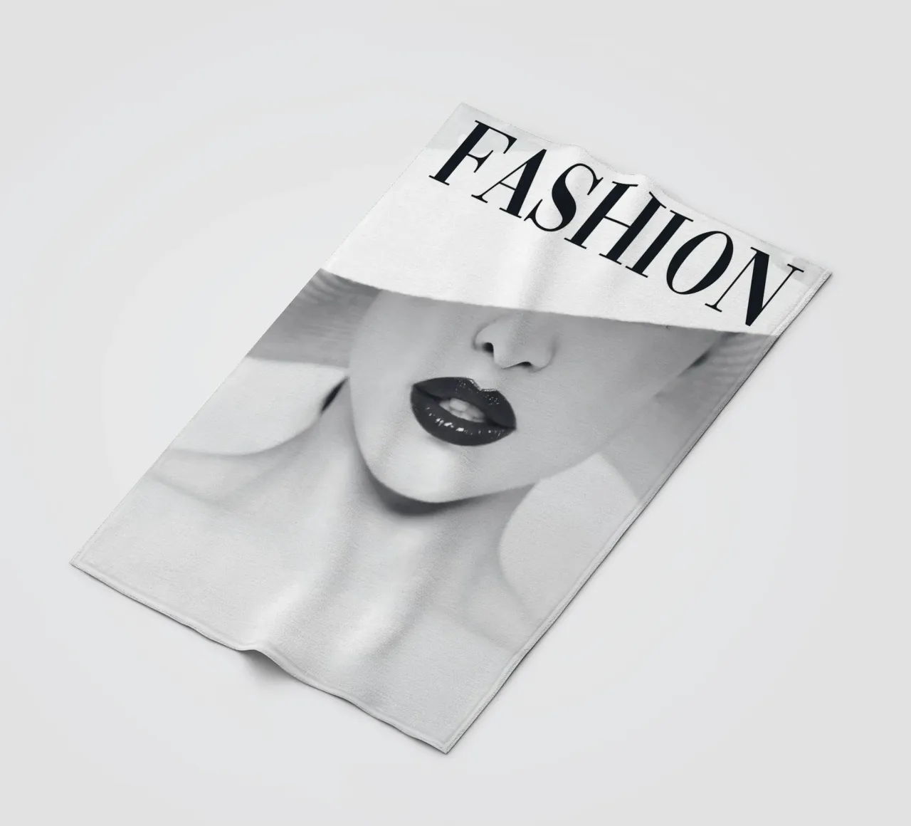 Minimalista, elegante, in bianco e nero coperta in pile da Whole©