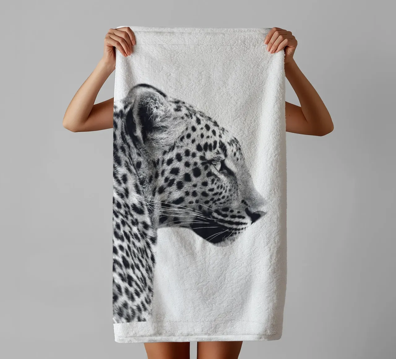 Leopard profile - Wild and majestic towel by Whole©