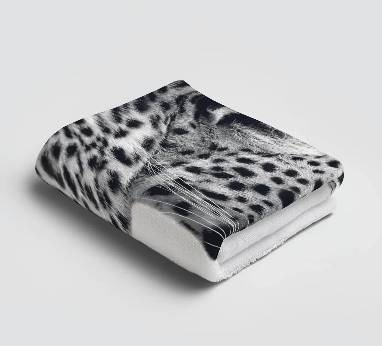Leopard profile - Wild and majestic towel by Whole©