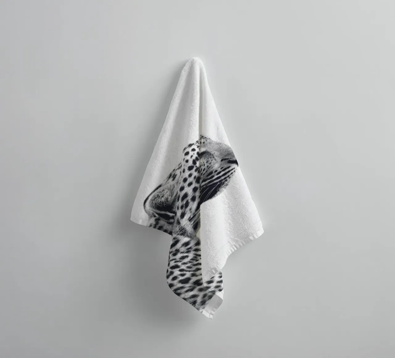 Leopard profile - Wild and majestic towel by Whole©