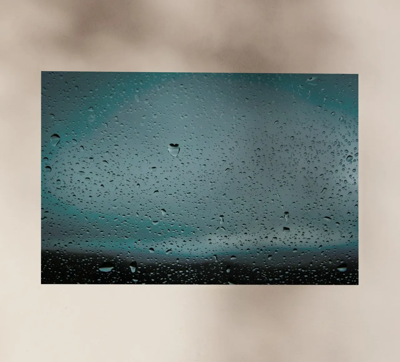 Love Drop Window pellicola backlit da Marc Gruninger