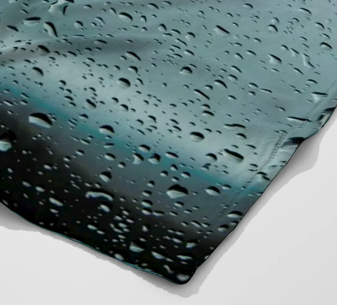 Love Drop Window coperta in pile da Marc Gruninger