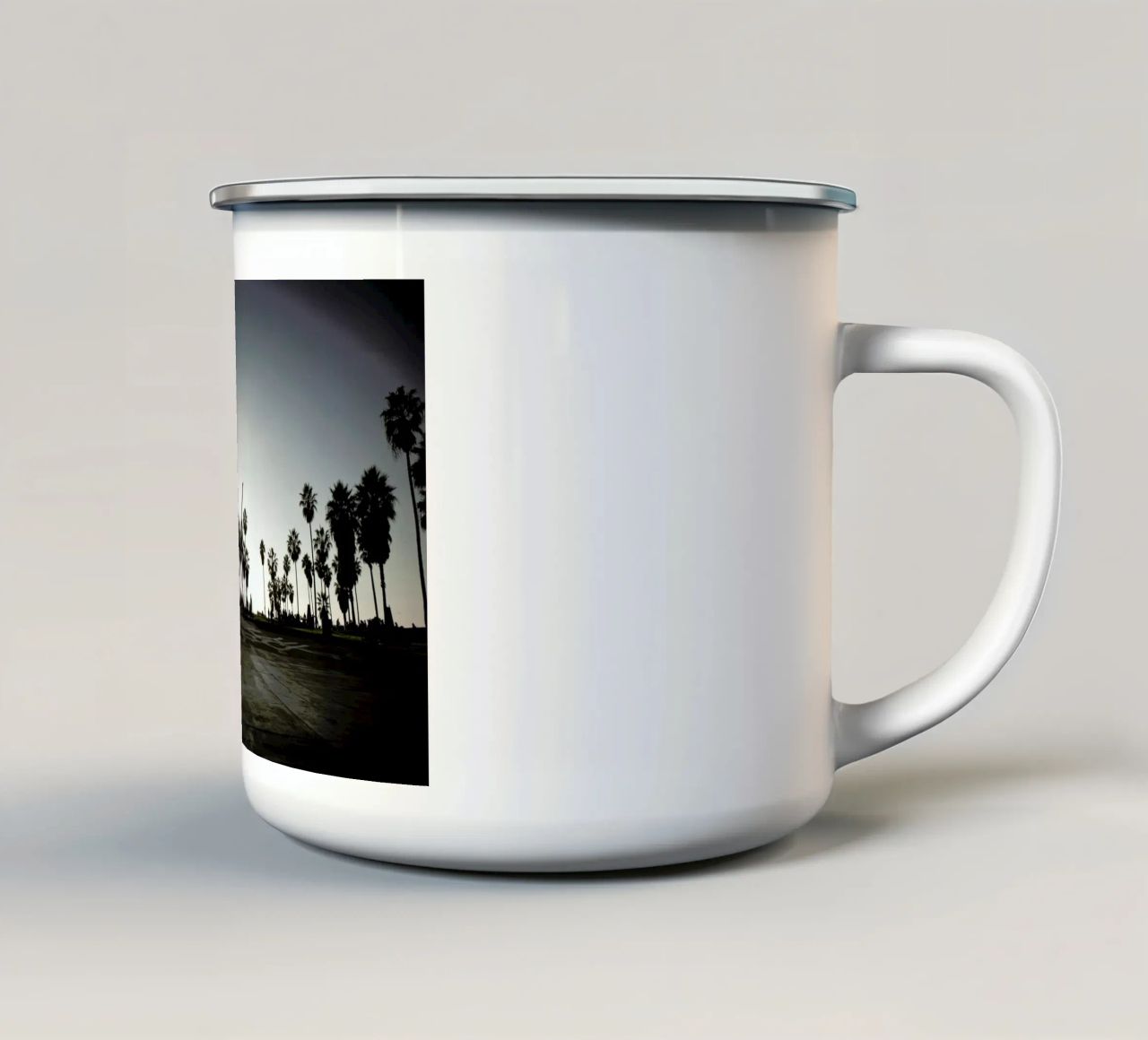 V tazza in smalto da Marc Gruninger