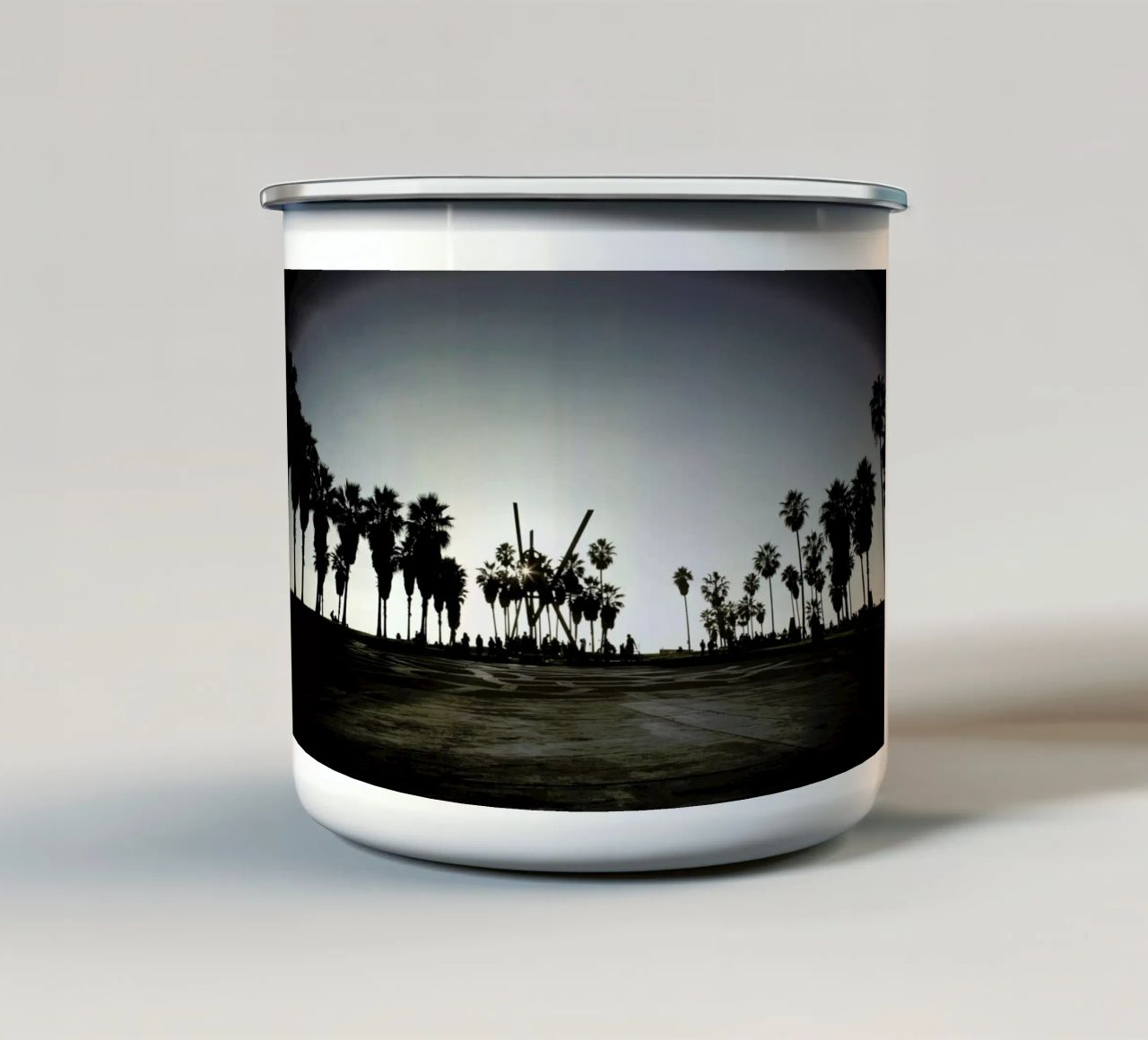 V tazza in smalto da Marc Gruninger