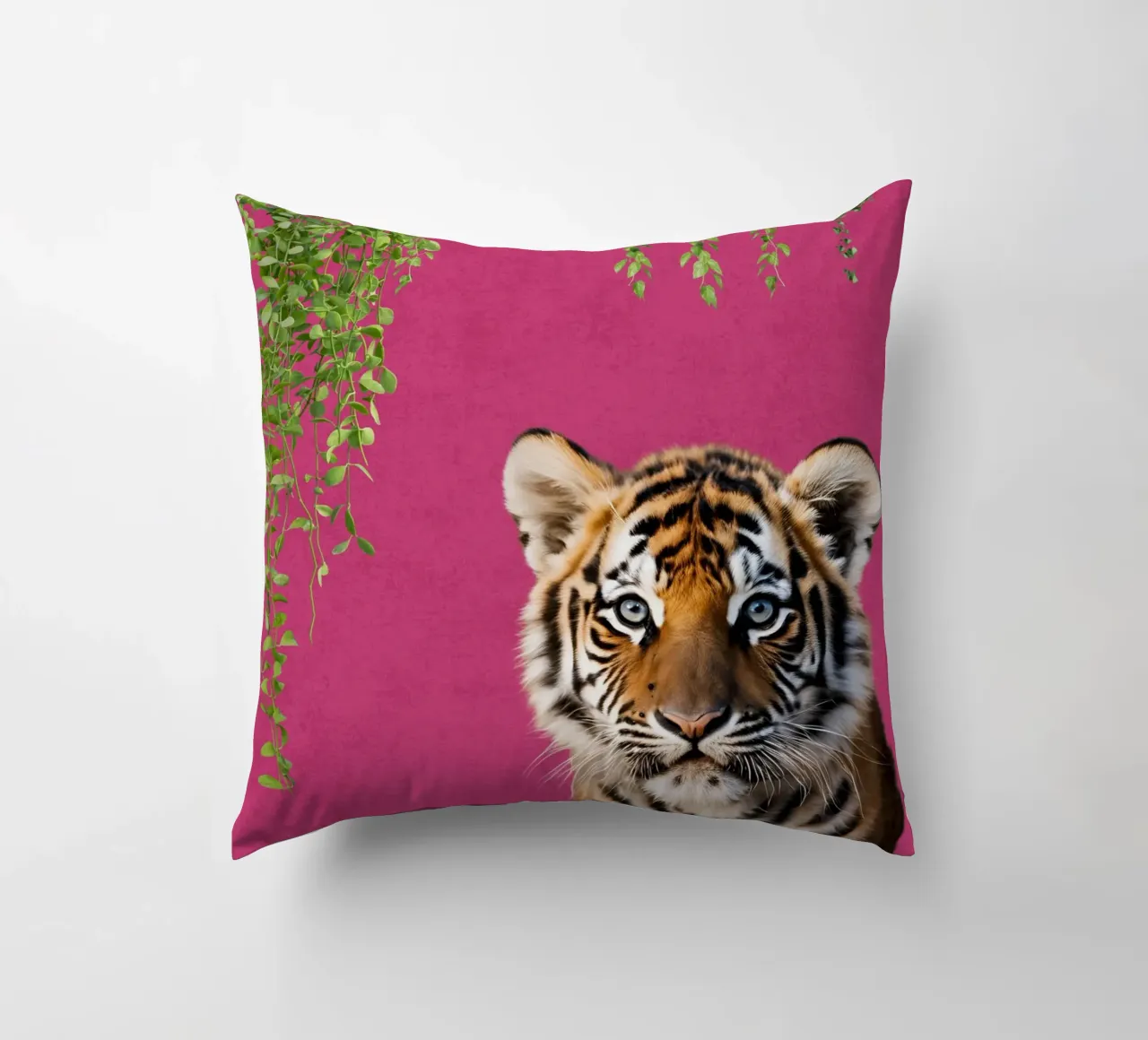 Fierce in Fuchsia cuscino da DesignArt