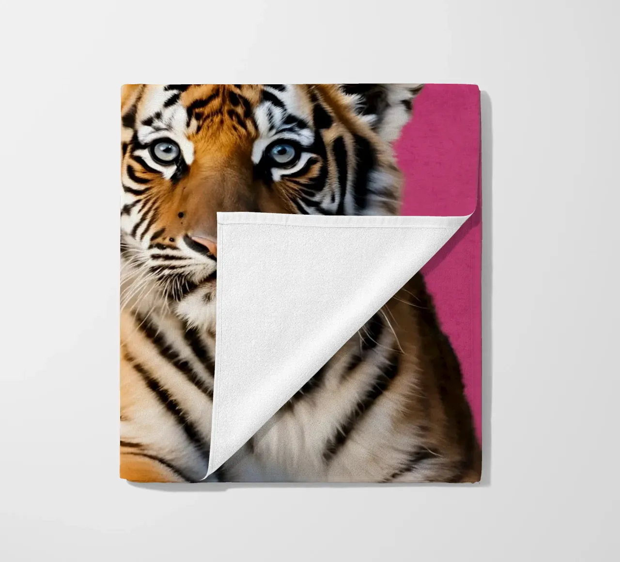 Fierce in Fuchsia telo mare da DesignArt