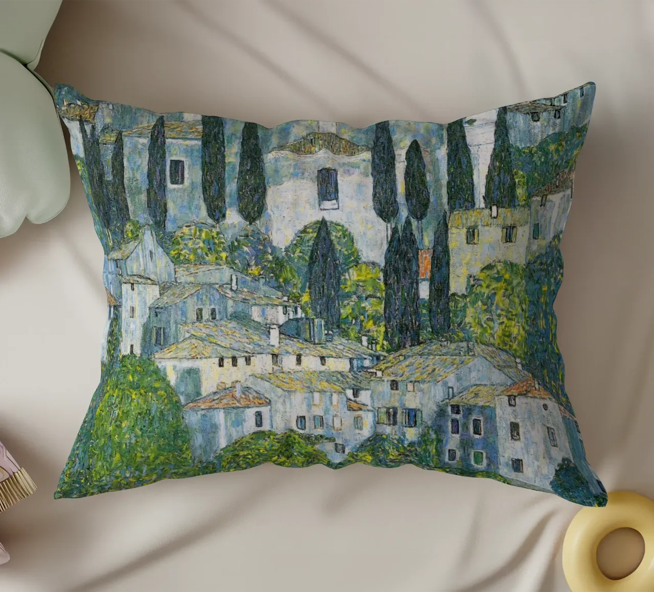 Gustav Klimt - Chiesa di Cassone 1913 cuscino da Timeless Artworks