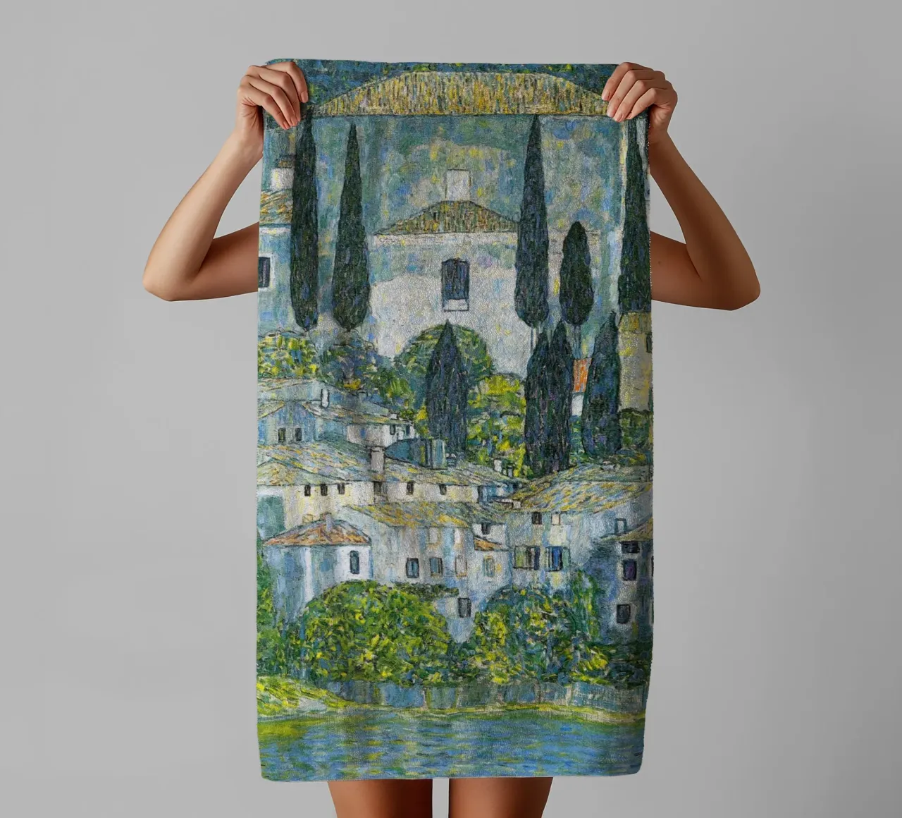 Gustav Klimt - Chiesa di Cassone 1913 asciugamano da bagno da Timeless Artworks