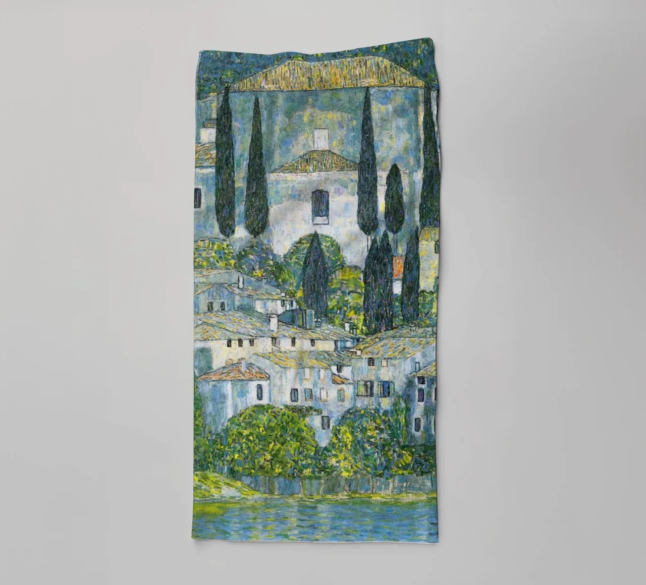 Gustav Klimt - Chiesa di Cassone 1913 asciugamano da bagno da Timeless Artworks