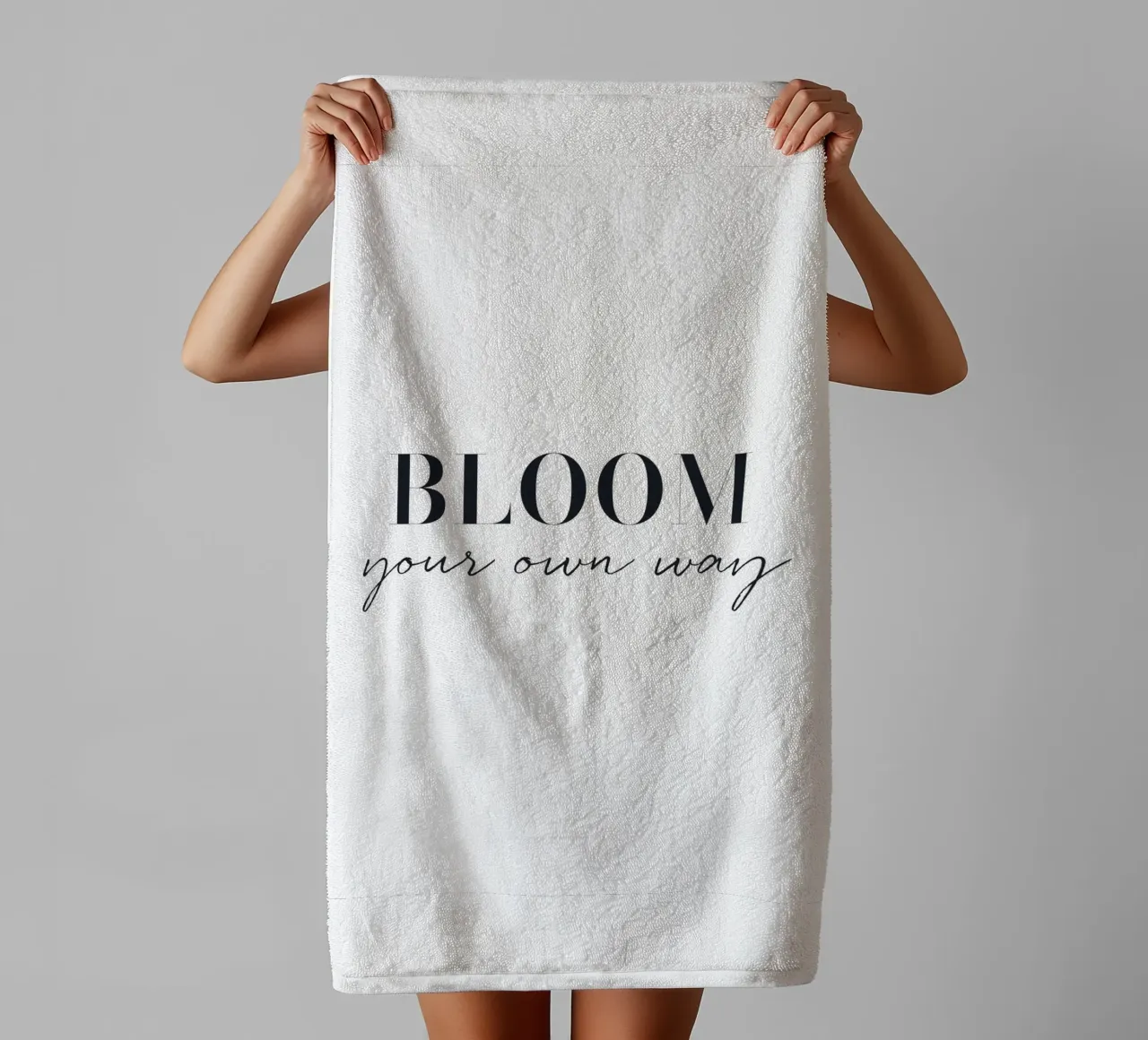 Bloom your own way - Minimalistisches Typografie-Design Handtuch von Whole©