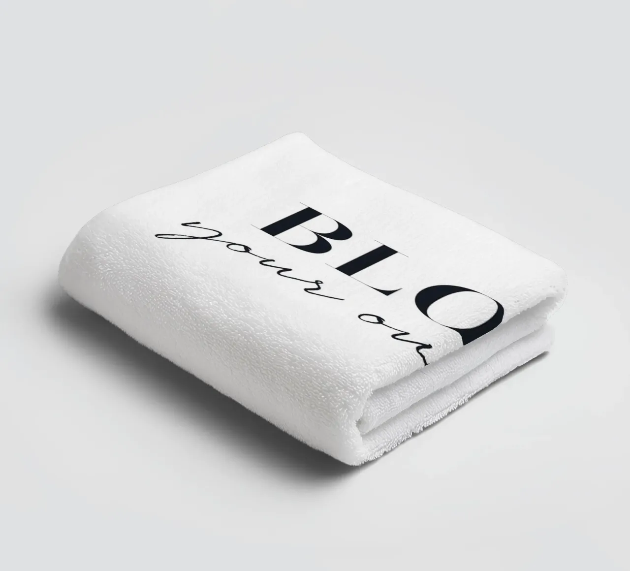 Bloom your own way - Minimalistisches Typografie-Design Handtuch von Whole©