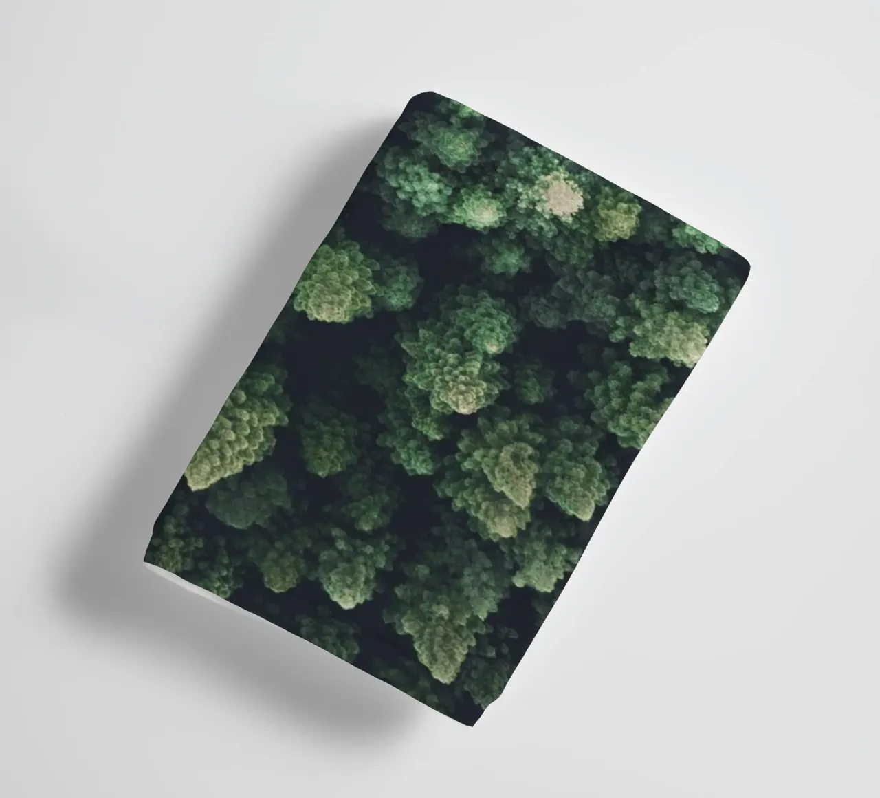 Toit vert de la forêt - la nature vue du ciel serviette de bain de Whole©
