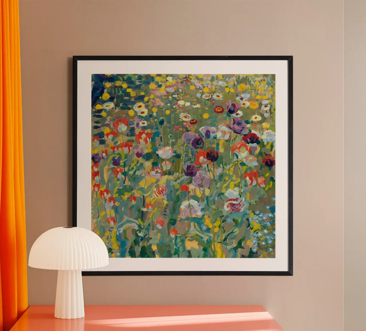 Erich Kuithan - Campo di papaveri poster con telaio in legno da ARTOTHEK