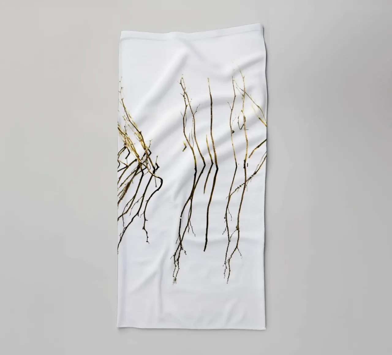 Minimal abstract reflections towel by Teresa André