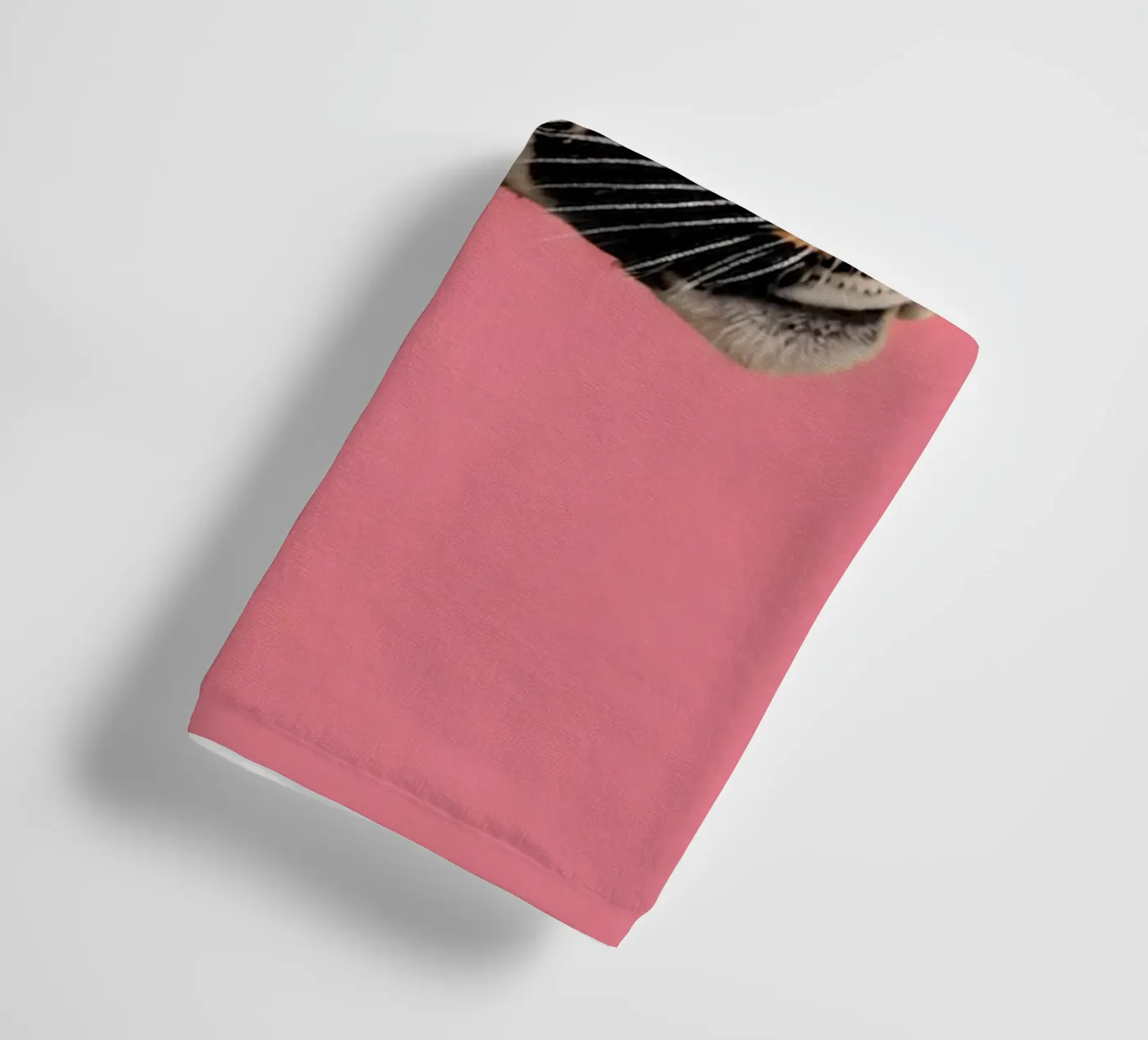 Leopard pink background badhanddoek van Eliban