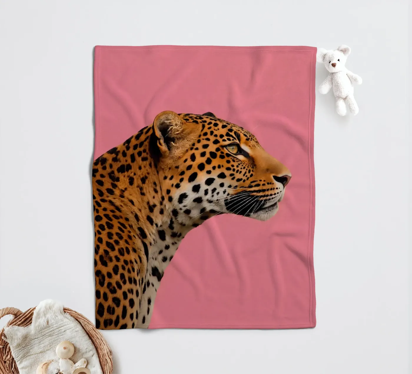 Leopard pink background Fleecedecke von Eliban