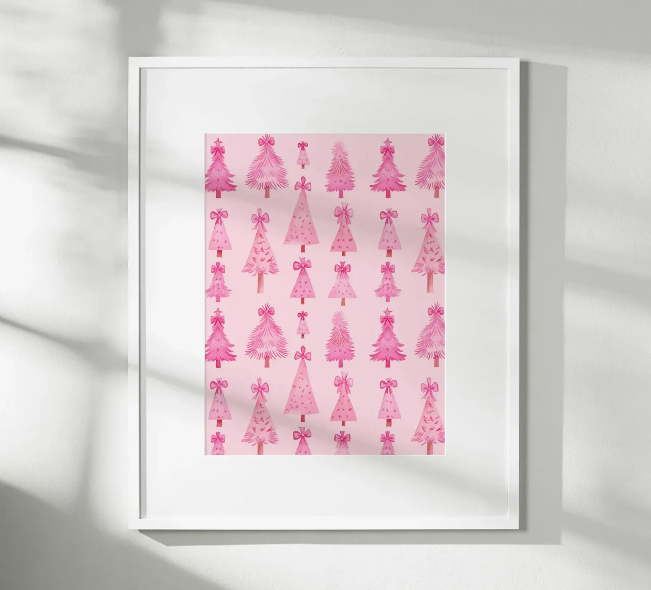 Alberi di Natale rosa con fiocchi rosa - Coquette Christmas poster con telaio in plastica da Gentle Echoes Art