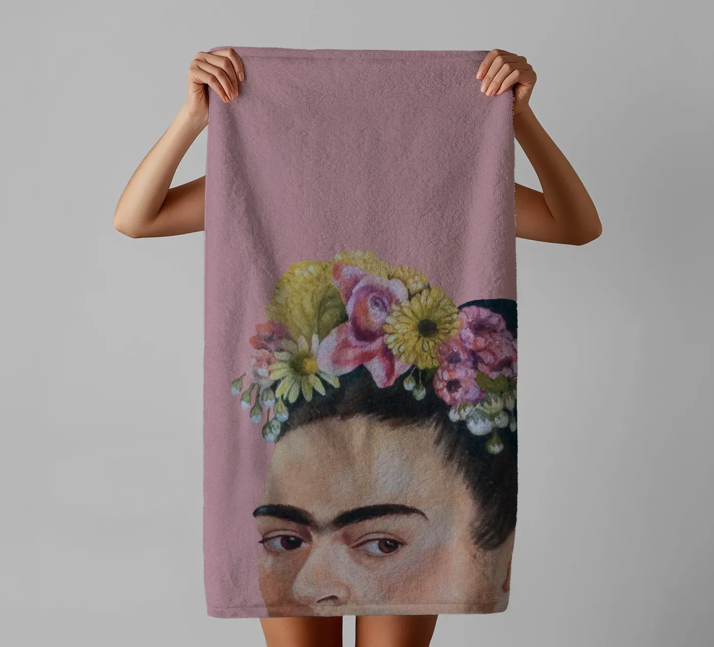 Halbe Frida hel-roze badhanddoek van Carinaprint