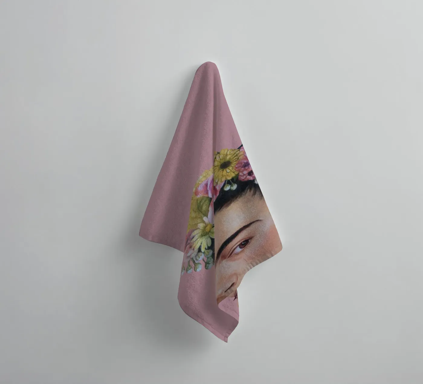 Halbe Frida hel-roze badhanddoek van Carinaprint