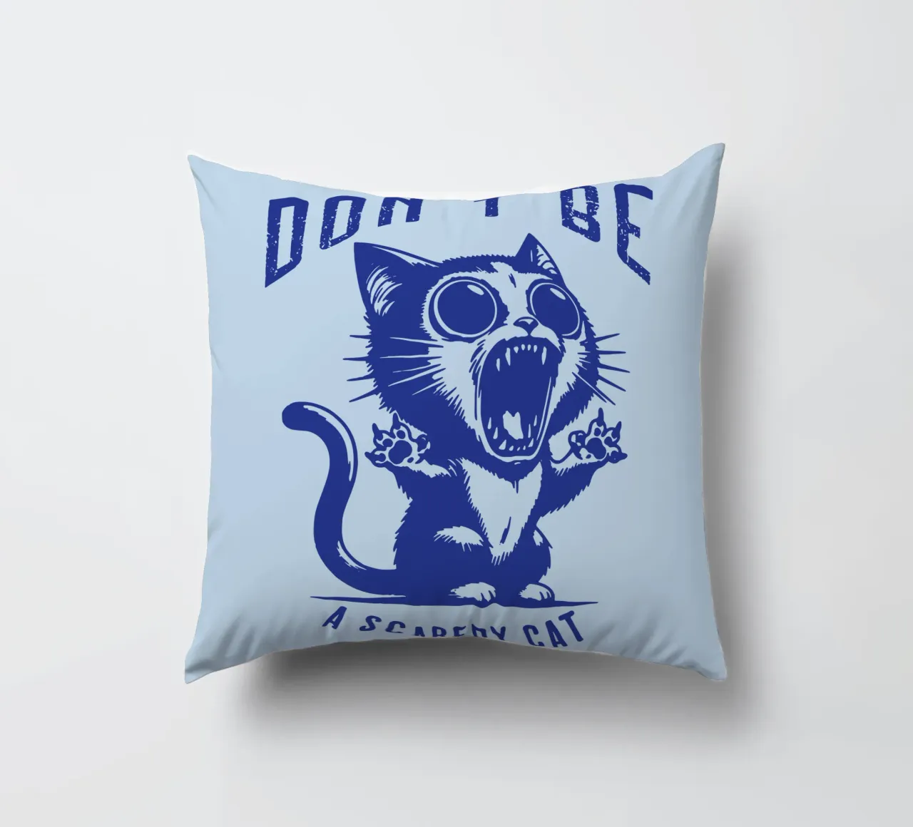 Non essere un gatto spaventato cuscino da Gunawan Rb