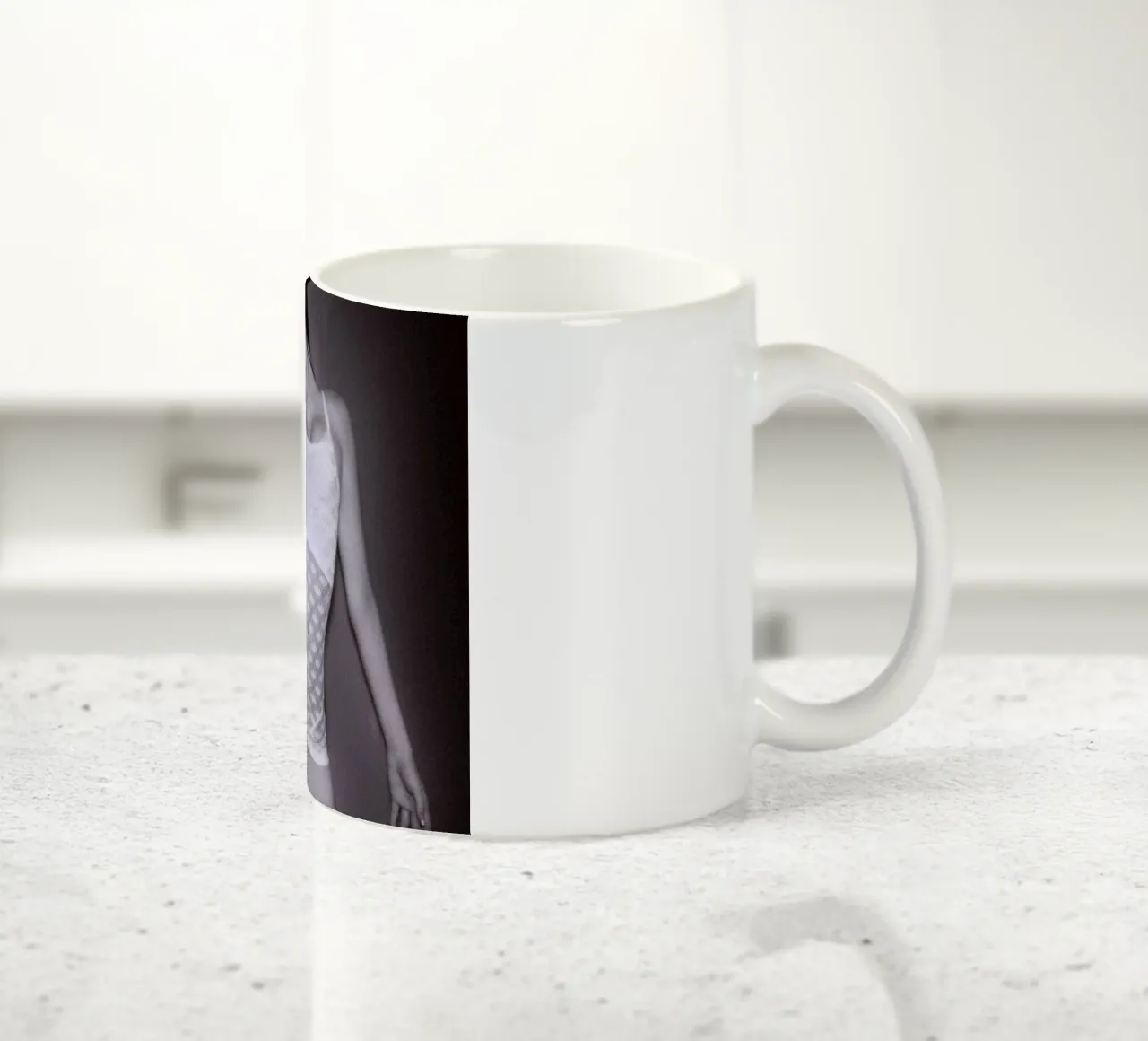 Faye Louise in bianco tazza in ceramica da Dave Hare Photography