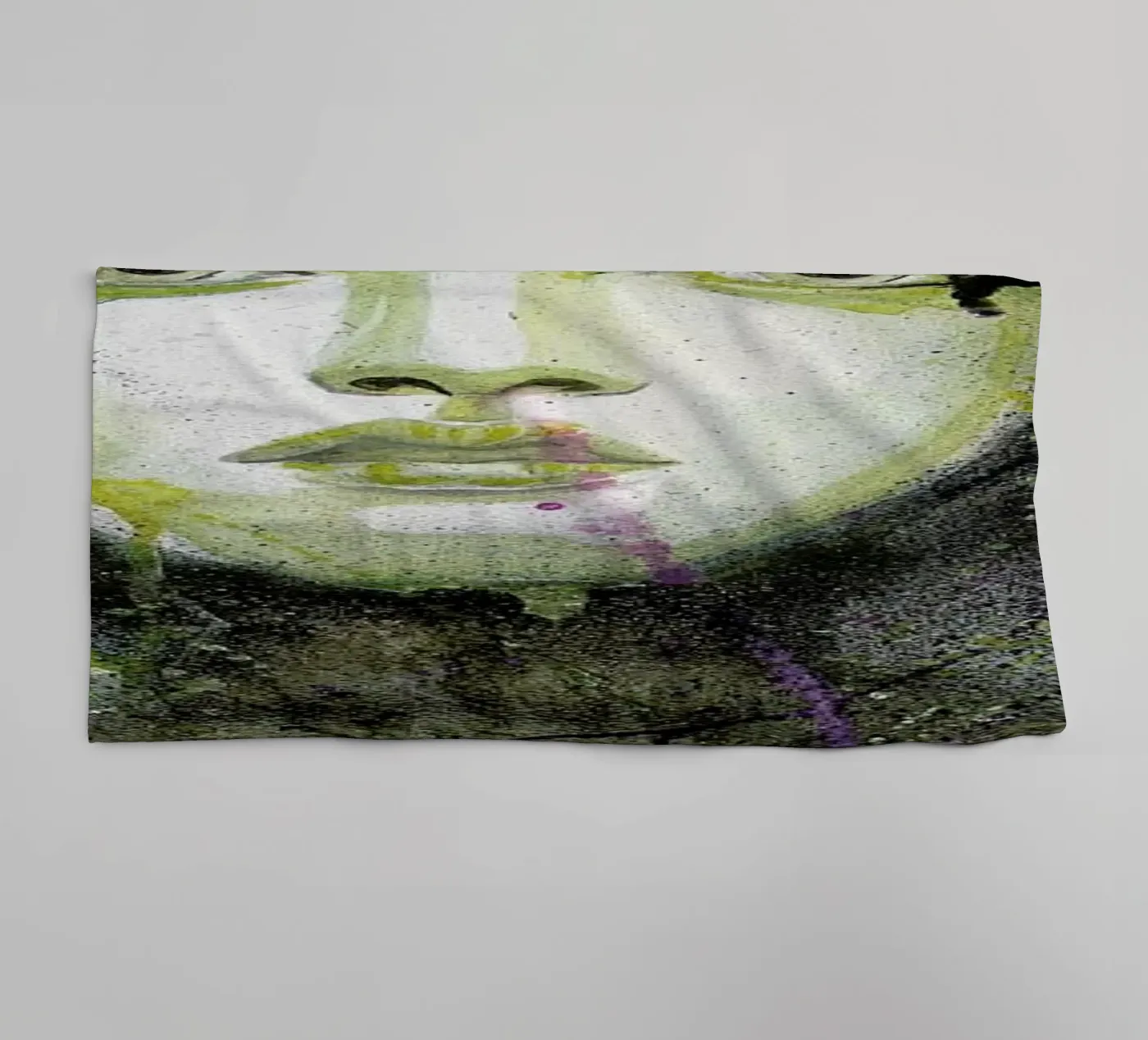 Dark Queen towel by Rebekka