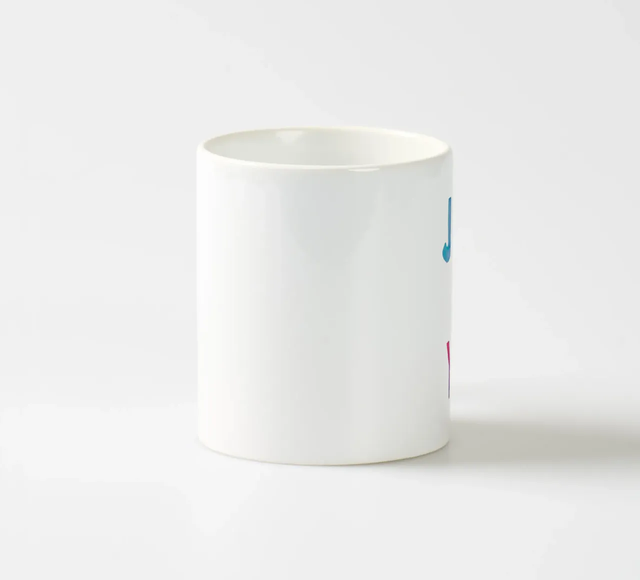 Just Be You Design tipografico arcobaleno per bambini tazza in ceramica da THE MOTIVATED TYPE