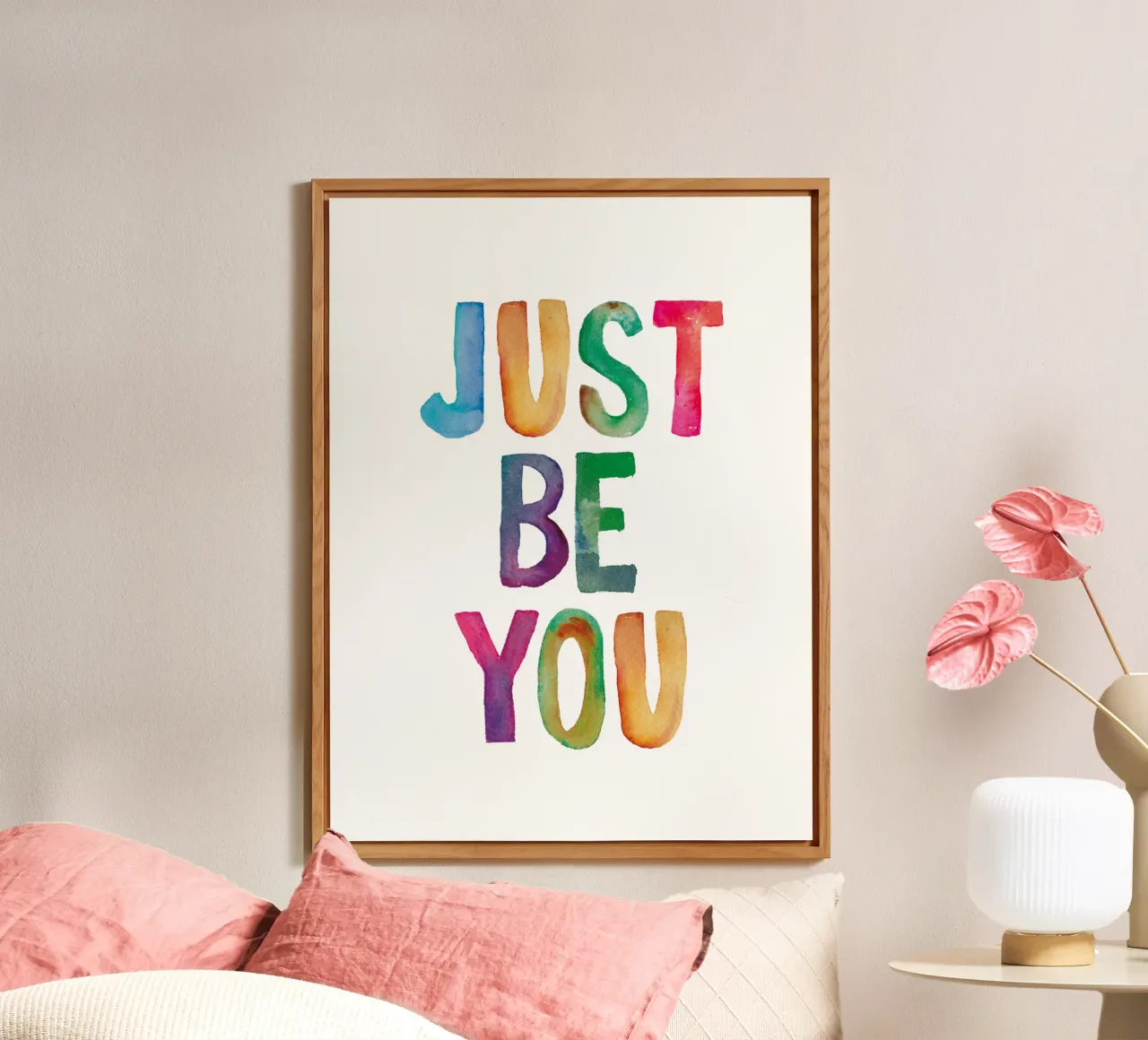 Just Be You Design tipografico arcobaleno per bambini alluminio dibond da THE MOTIVATED TYPE