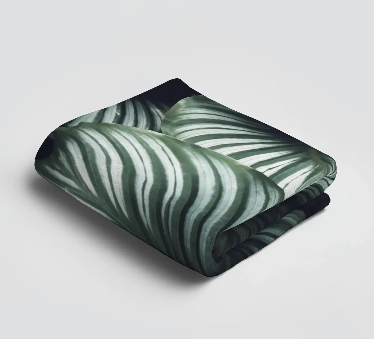 Tropical leaf pattern - Nature-inspired design towel by Whole©