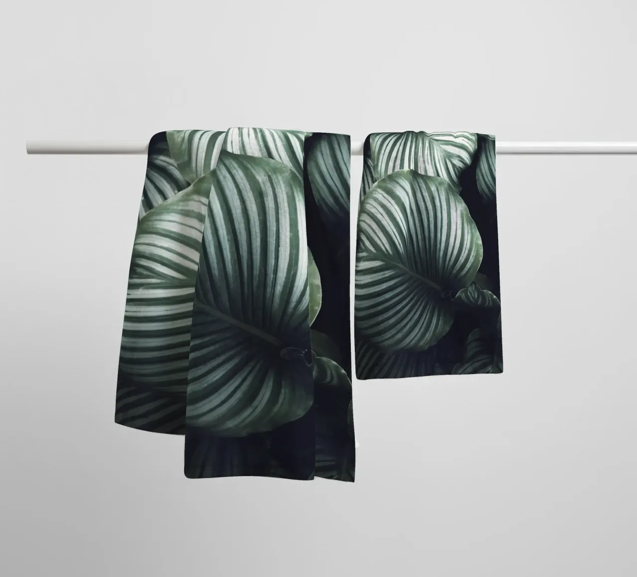 Tropical leaf pattern - Nature-inspired design towel by Whole©