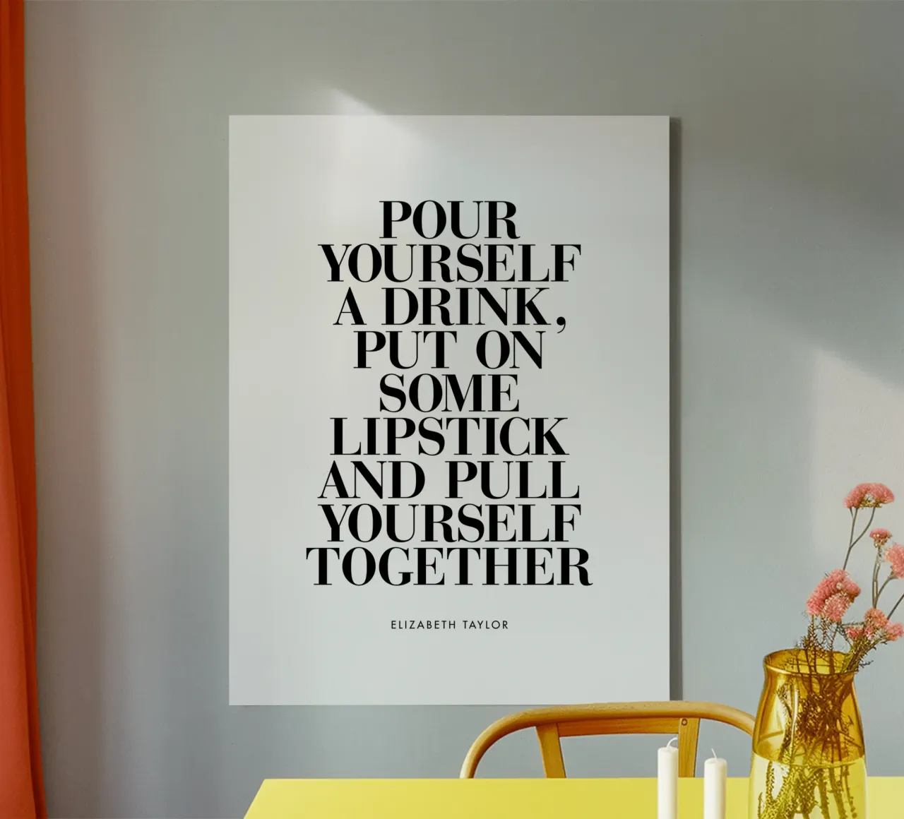 Versatevi un drink e mettetevi un po' di rossetto Typografie Design tela con Cornice a cassetta da THE MOTIVATED TYPE