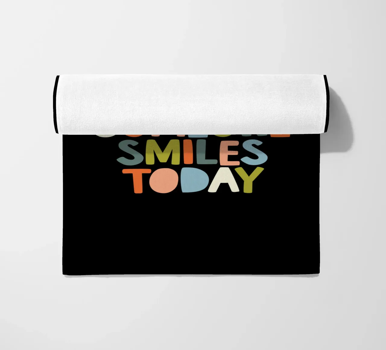 Sii la ragione per cui qualcuno sorride oggi Bold Typografie Design telo mare da THE MOTIVATED TYPE