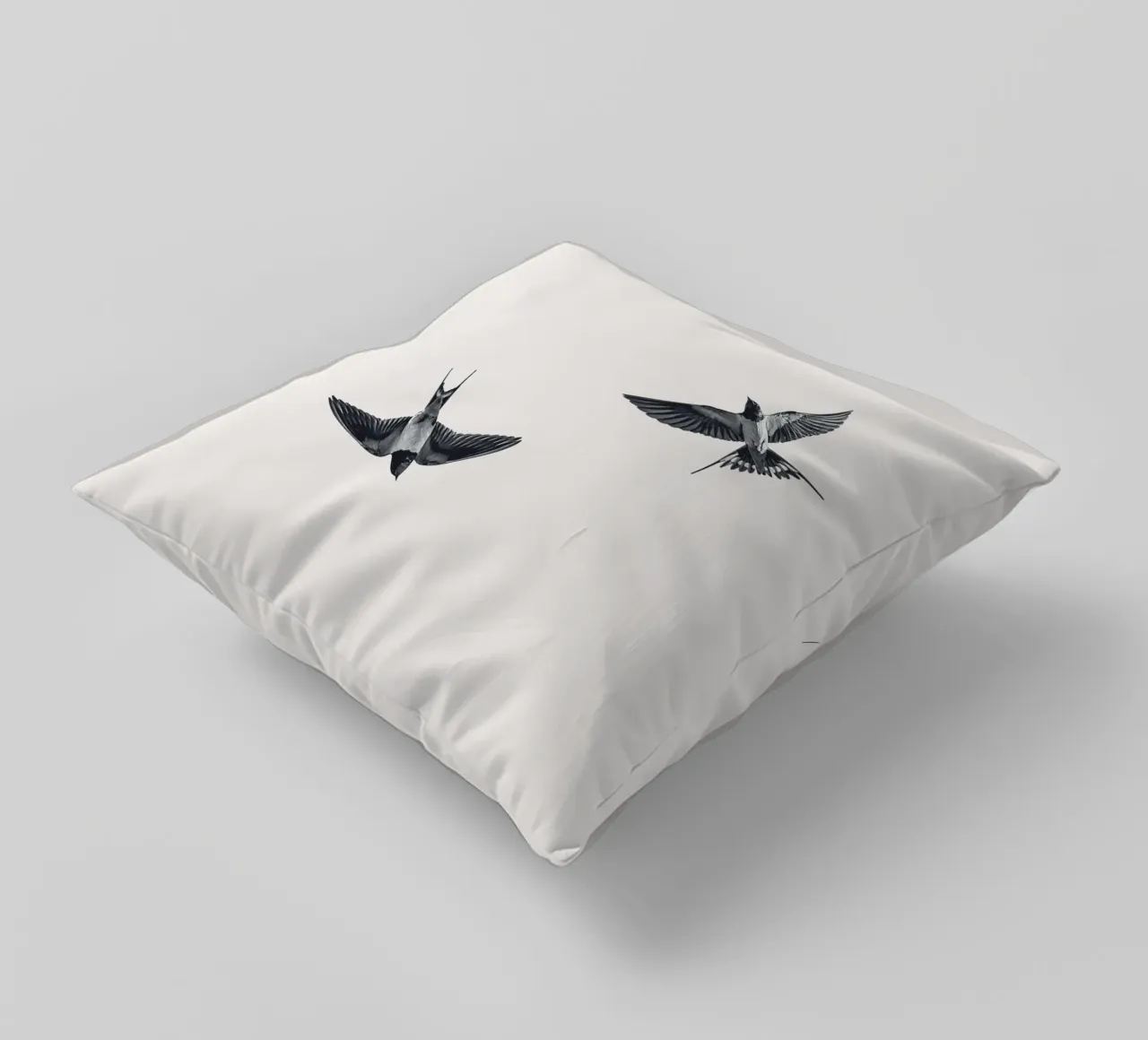 Twee zwaluwen - Minimalistisch natuurlijk ontwerp kussen van Whole©