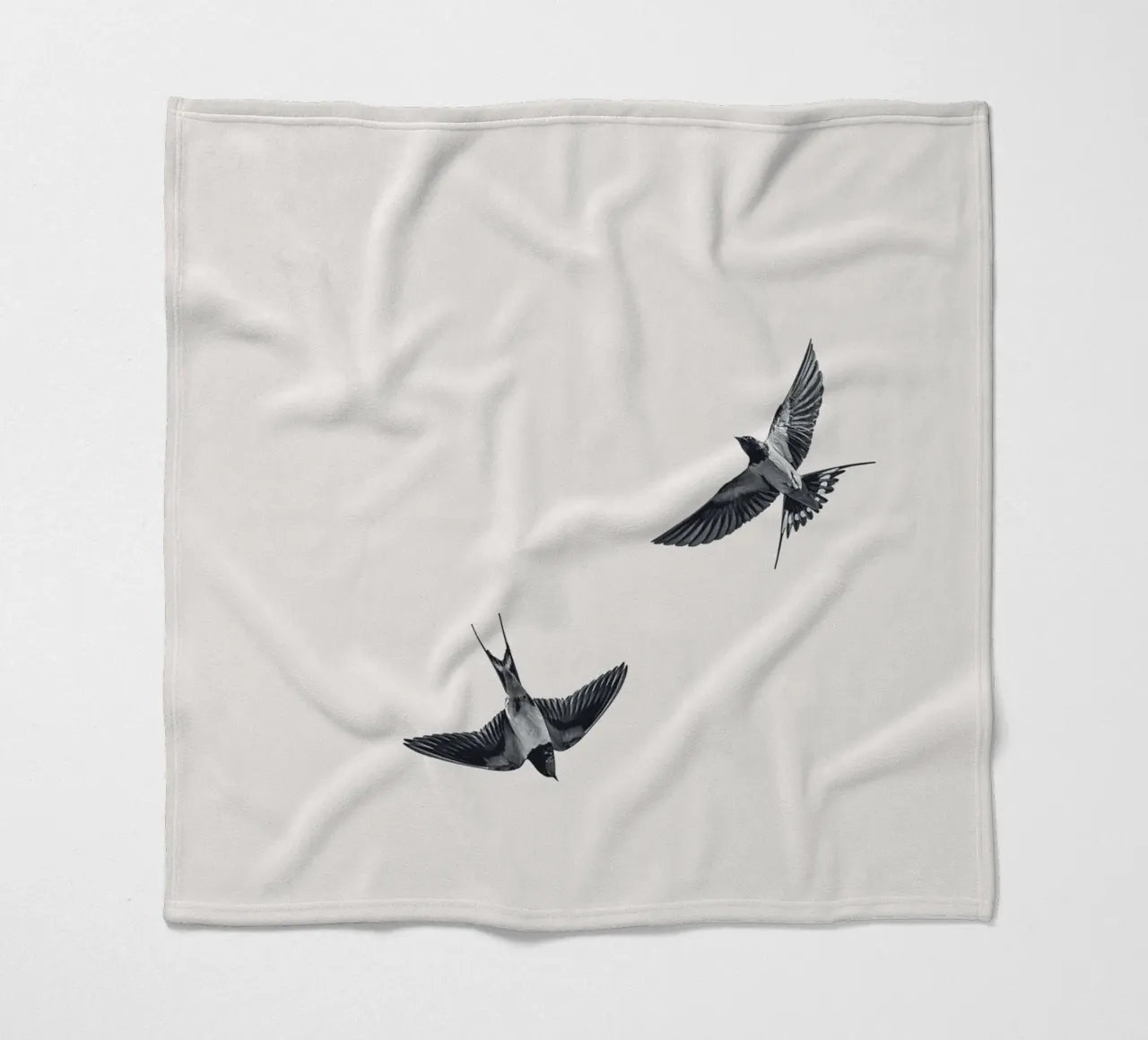 Twee zwaluwen - Minimalistisch natuurlijk ontwerp fleecedeken van Whole©