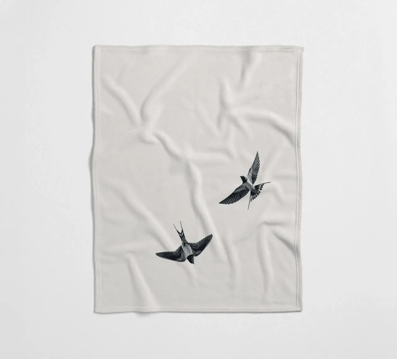 Twee zwaluwen - Minimalistisch natuurlijk ontwerp fleecedeken van Whole©