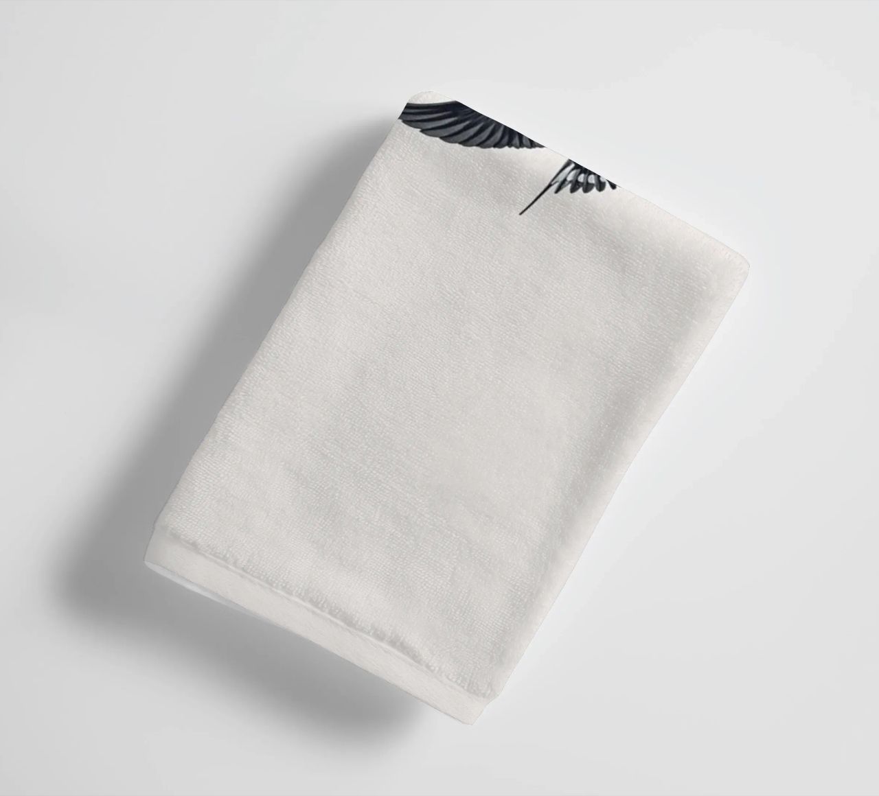 Twee zwaluwen - Minimalistisch natuurlijk ontwerp badhanddoek van Whole©
