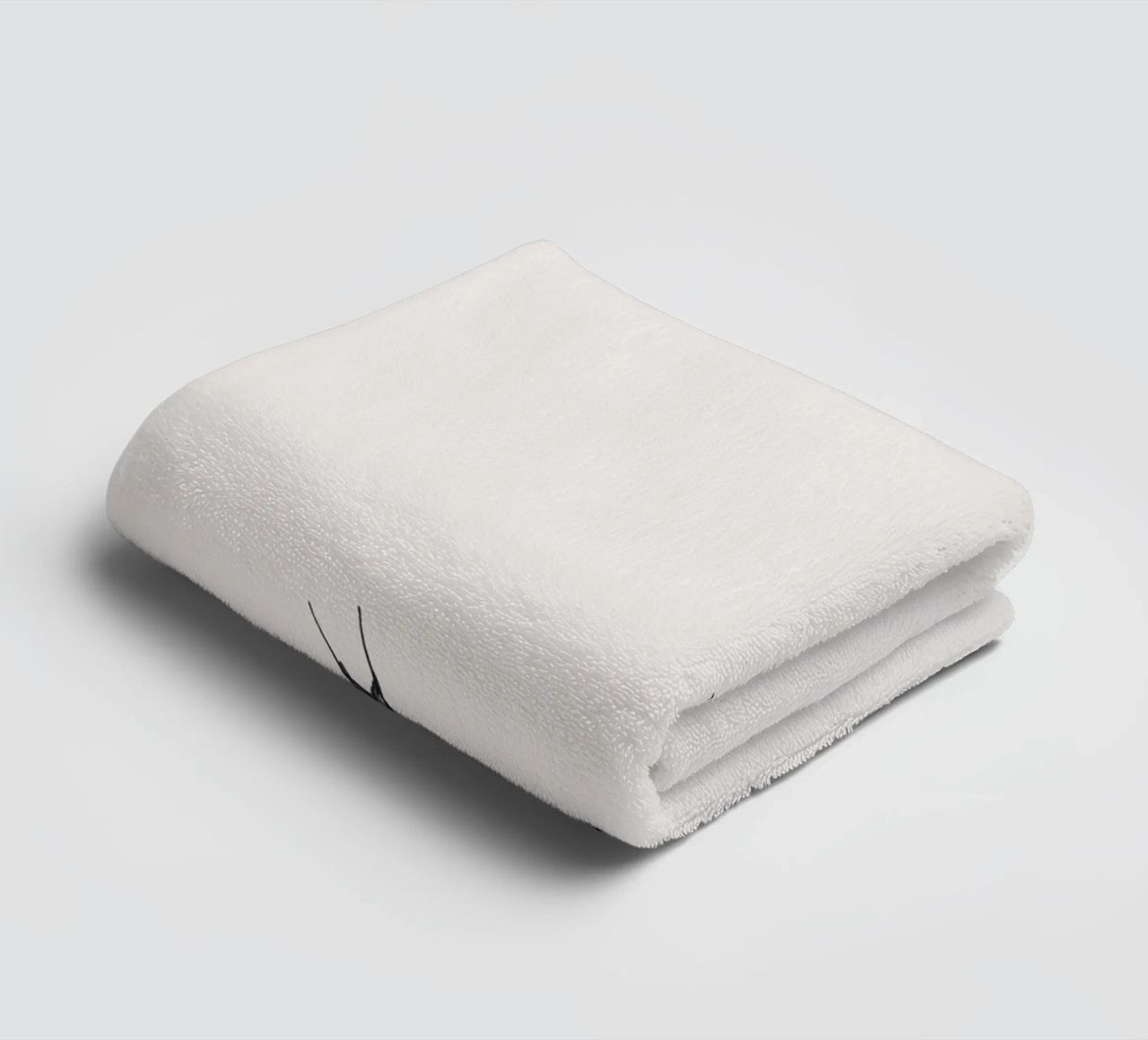 Twee zwaluwen - Minimalistisch natuurlijk ontwerp badhanddoek van Whole©