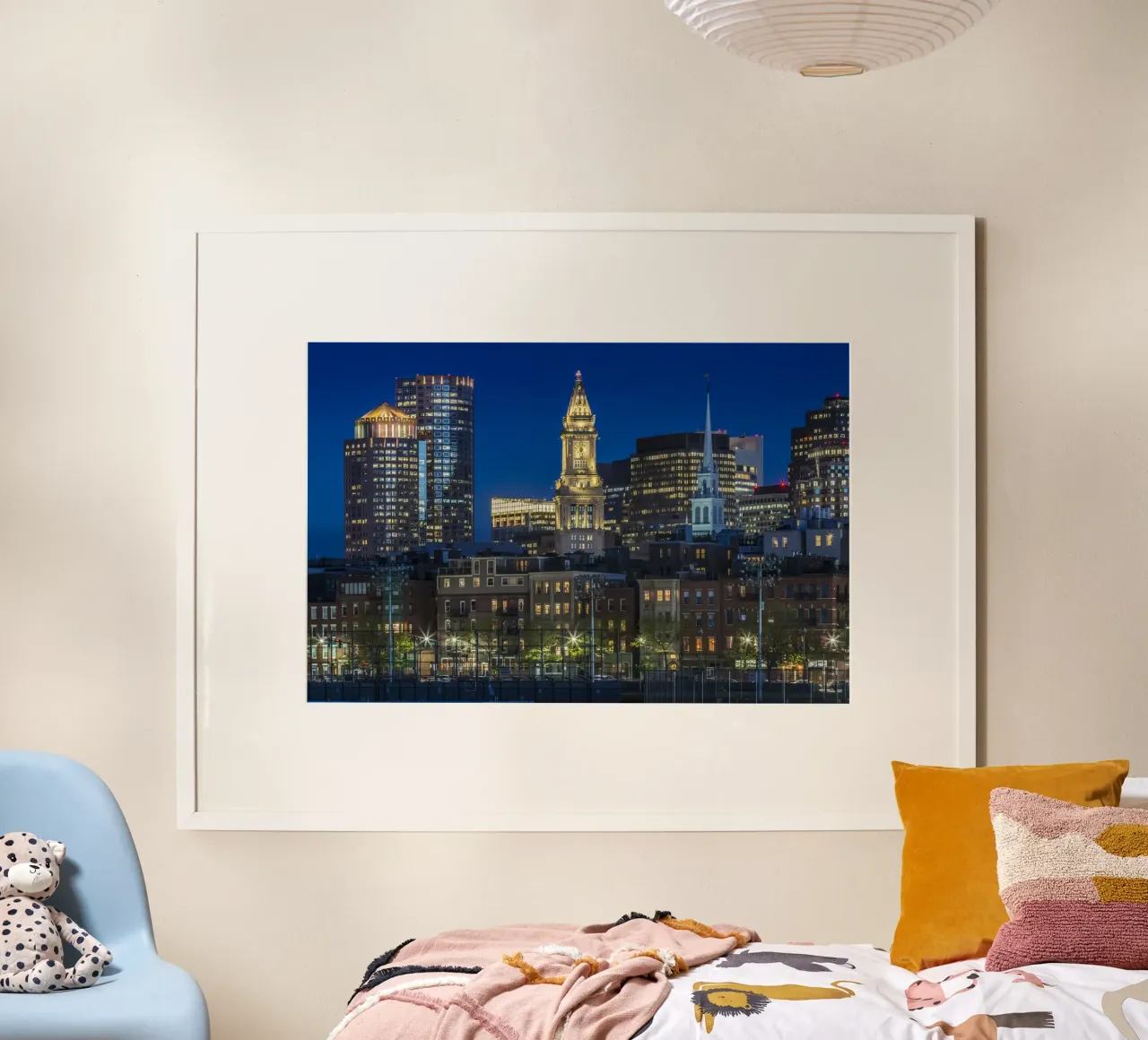 BOSTON Abendliche Skyline von North End & Financial District Poster mit Holzrahmen von Melanie Viola