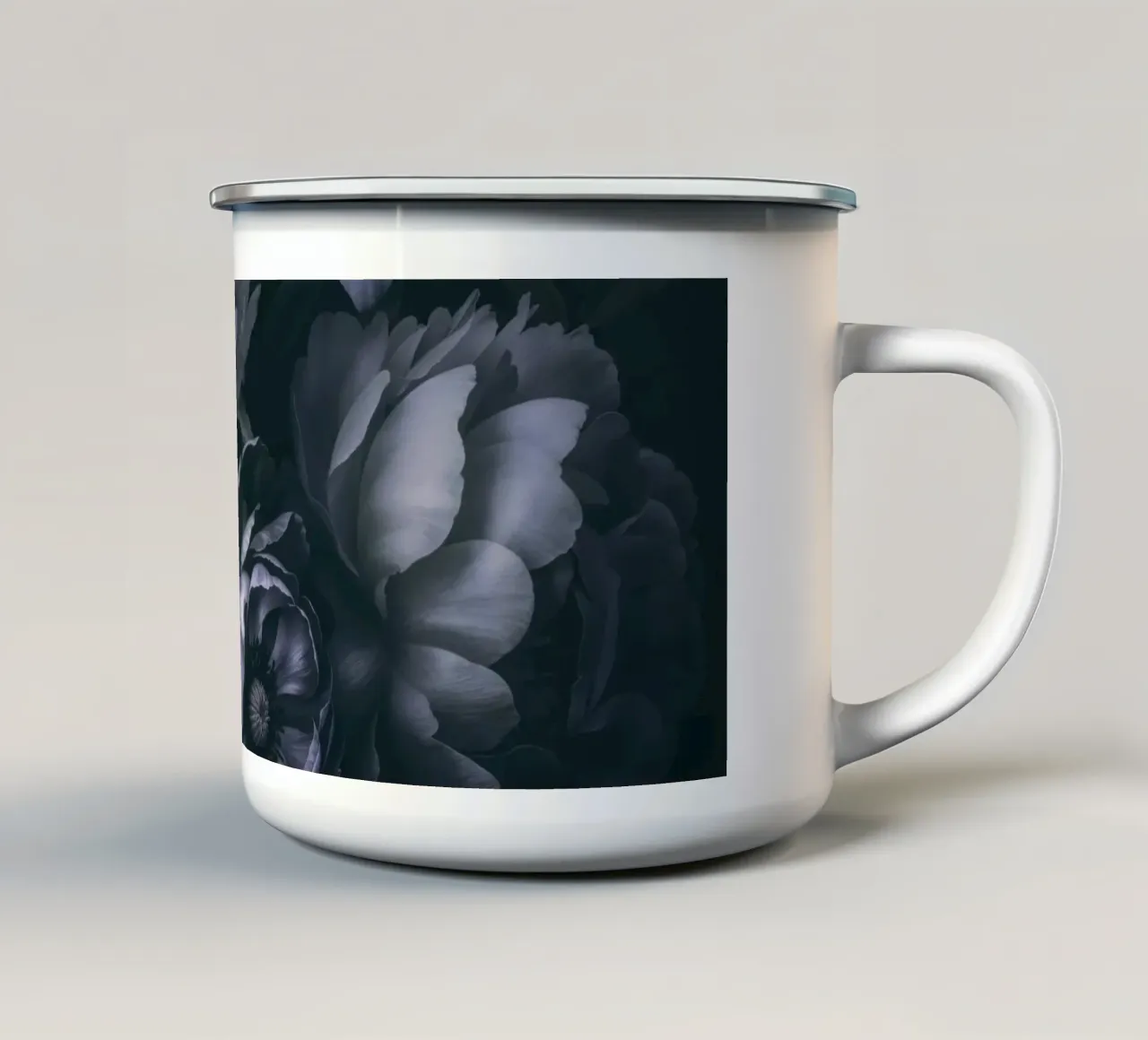Moody Barok Bloemen Symfonie Middernachtblauw emaille mok van Andrea Haase Floral Passion