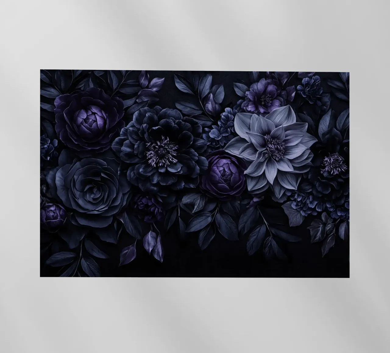 Fiori barocchi e lunatici Vibrazioni vellutate Blu prugna pellicola backlit da Andrea Haase Floral Passion