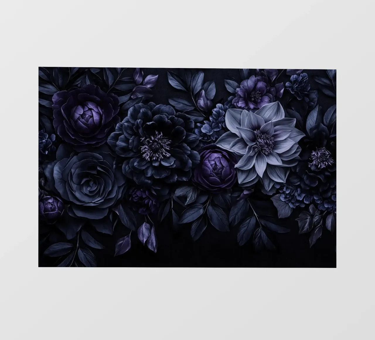 Fiori barocchi e lunatici Vibrazioni vellutate Blu prugna pellicola backlit da Andrea Haase Floral Passion