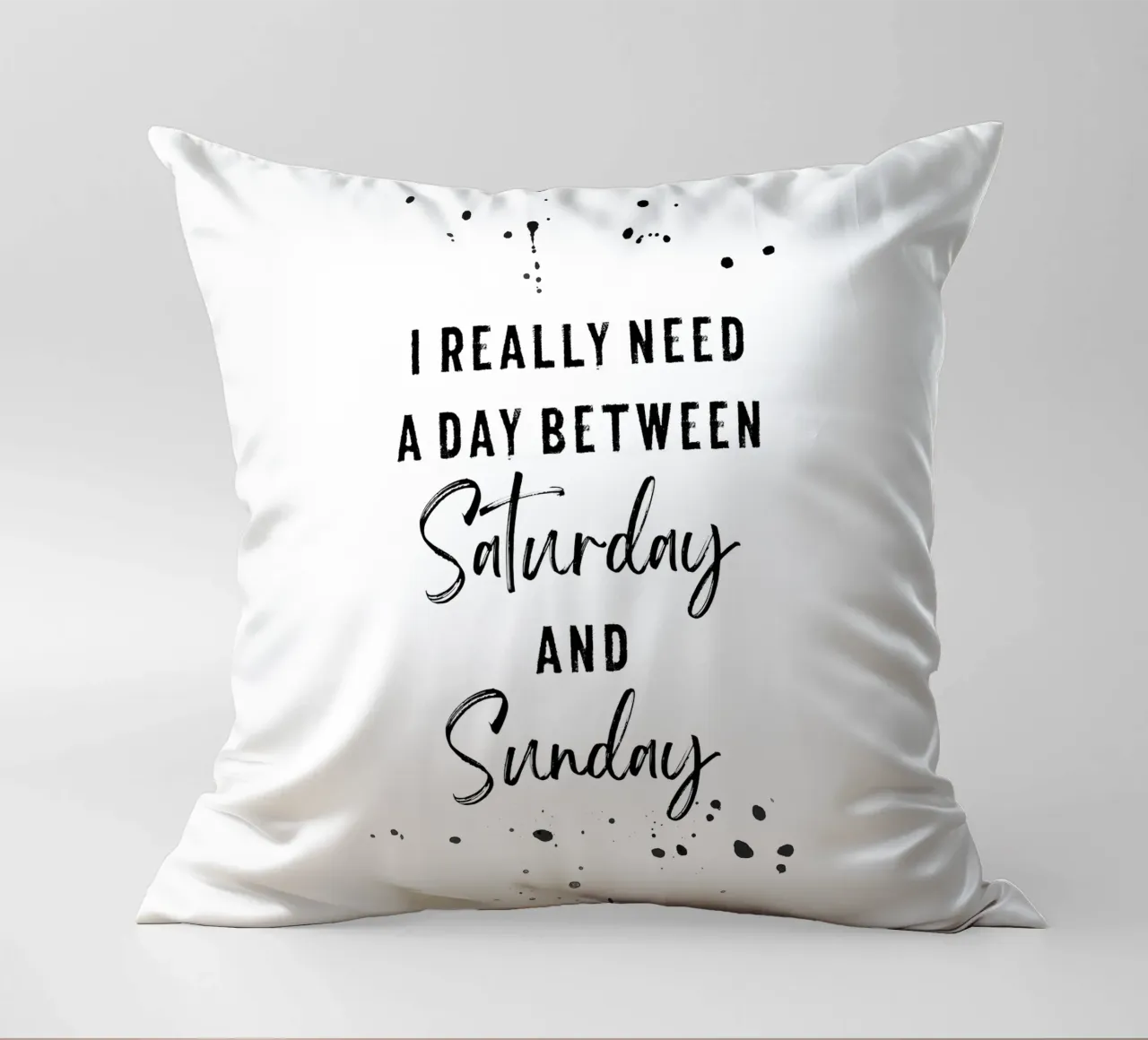 Day between Saturday and Sunday cuscino da Melanie Viola