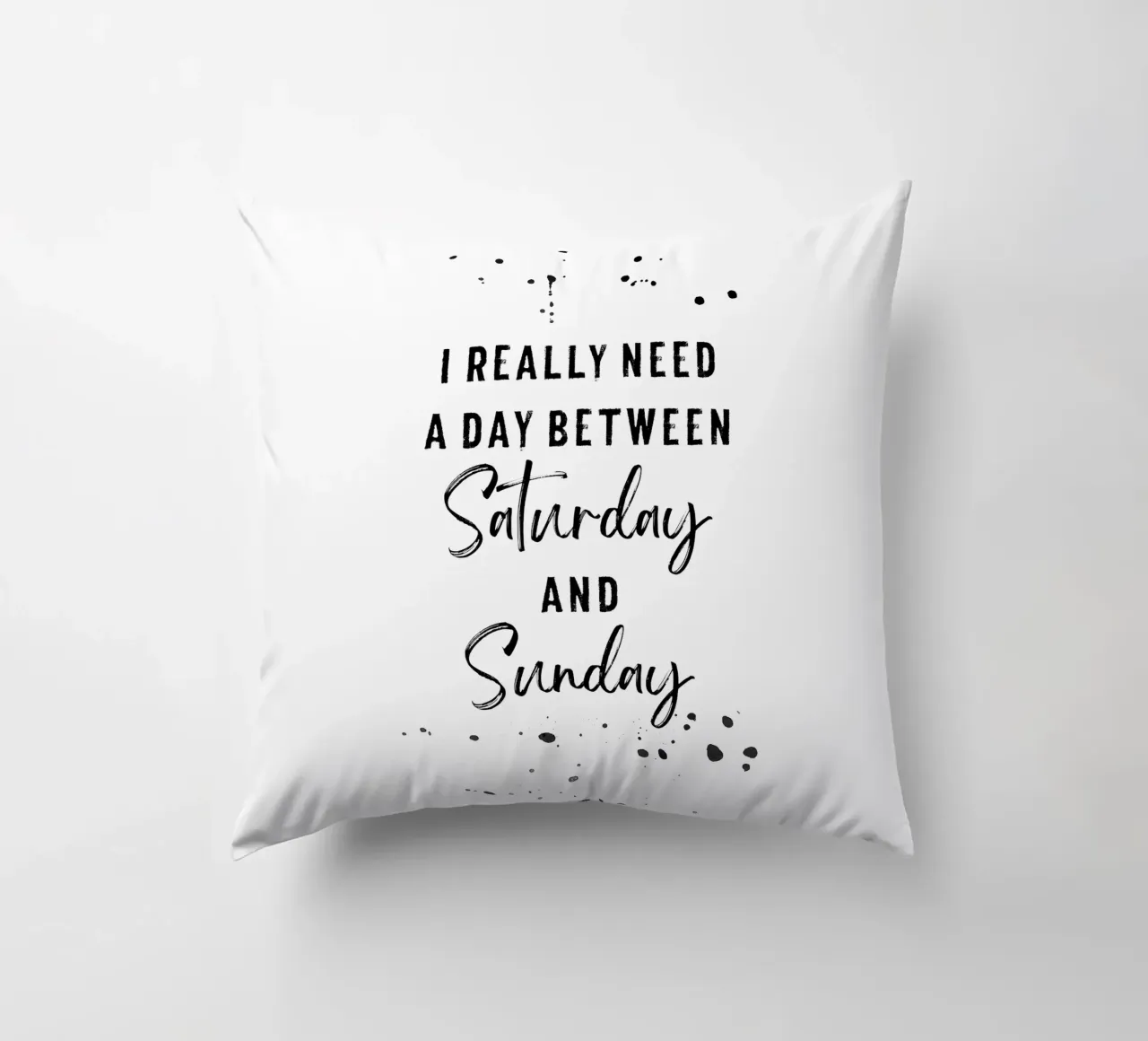 Day between Saturday and Sunday cuscino da Melanie Viola