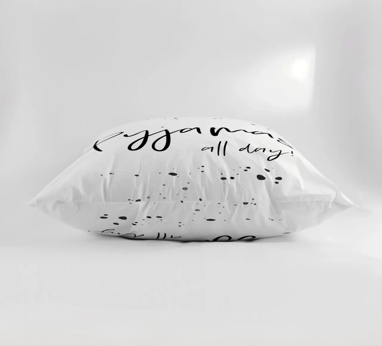 Text Art PYJAMAS ALL DAY cuscino da Melanie Viola