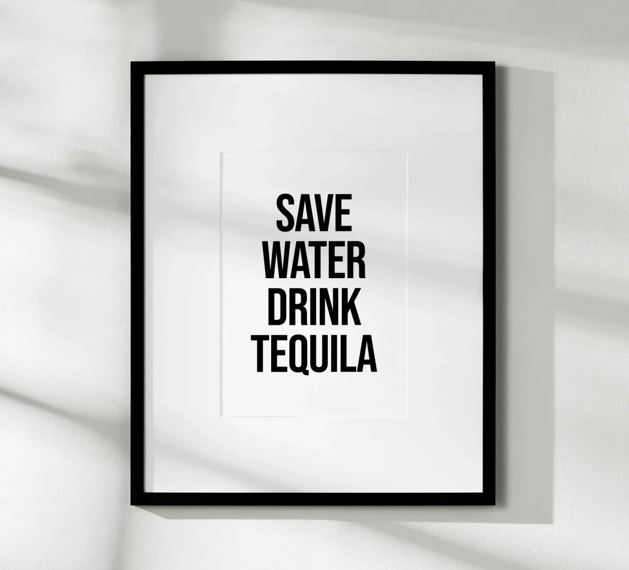 Risparmiare acqua bere acqua poster con telaio in plastica da Paigaam Studio