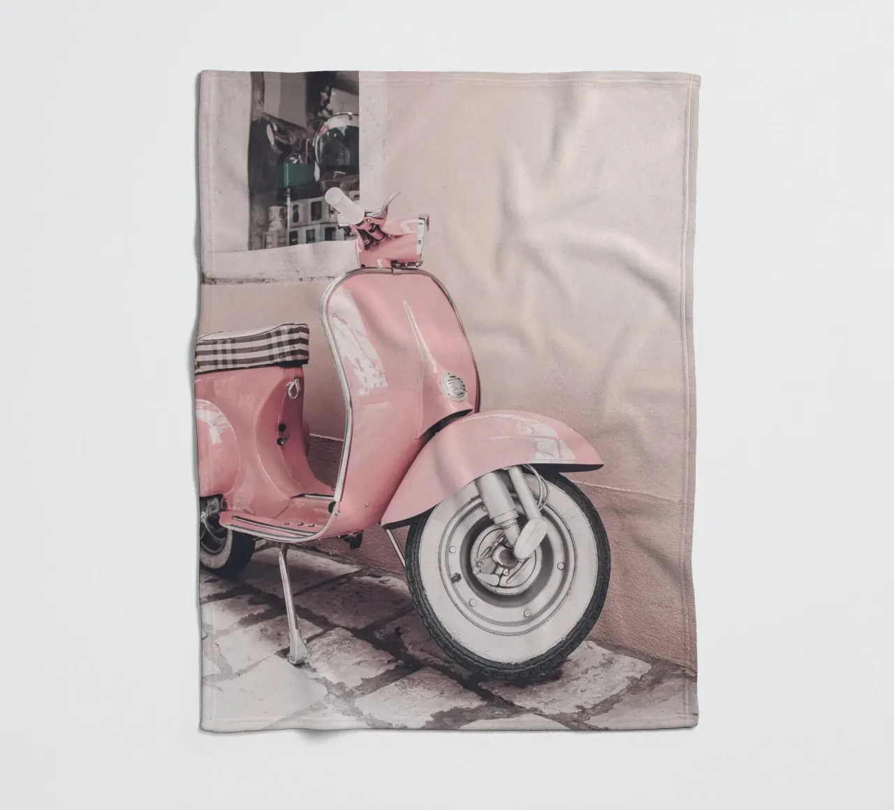 Vespa d'epoca - Scooter dal design retrò coperta in pile da Whole©