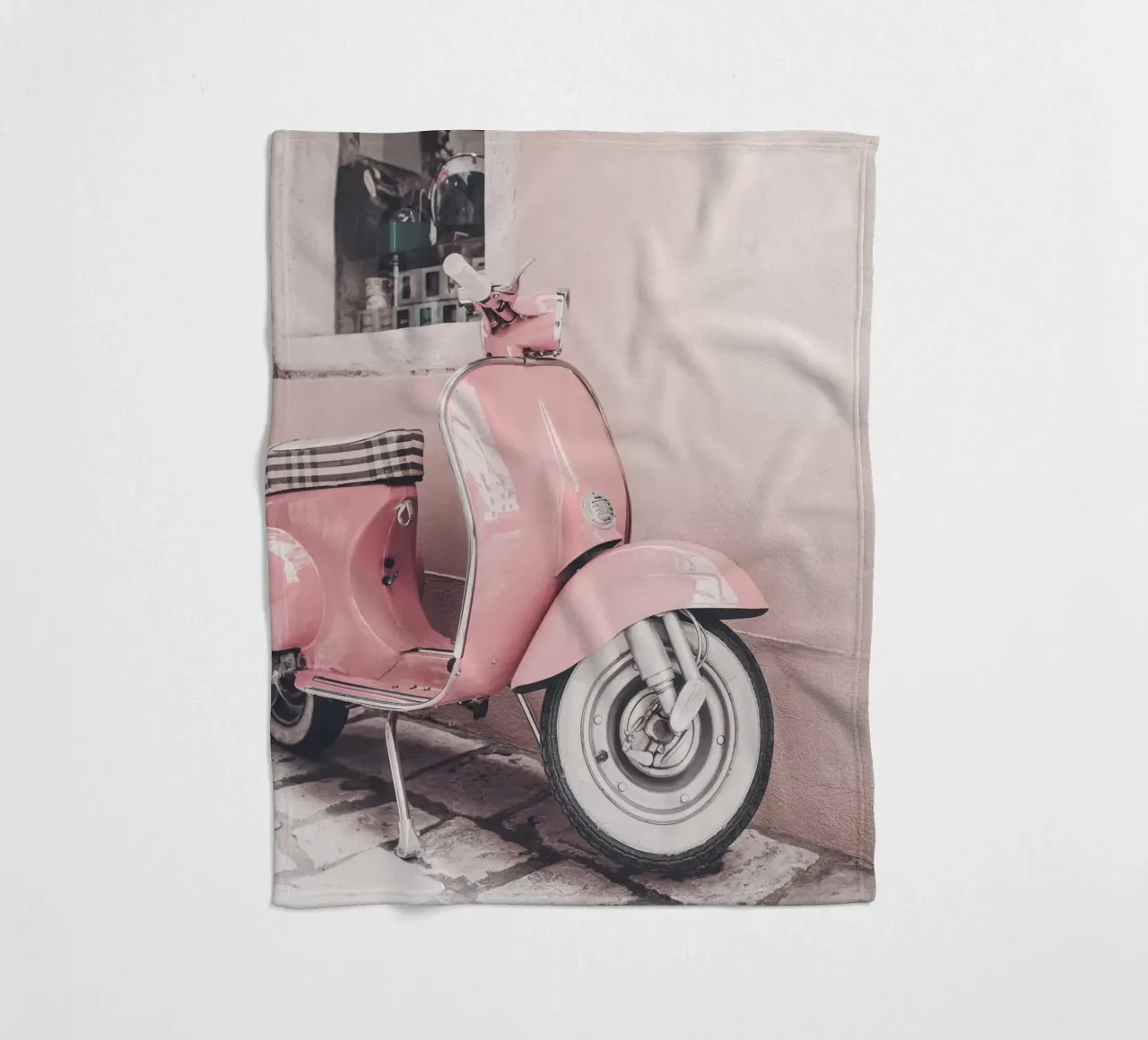 Vespa d'epoca - Scooter dal design retrò coperta in pile da Whole©