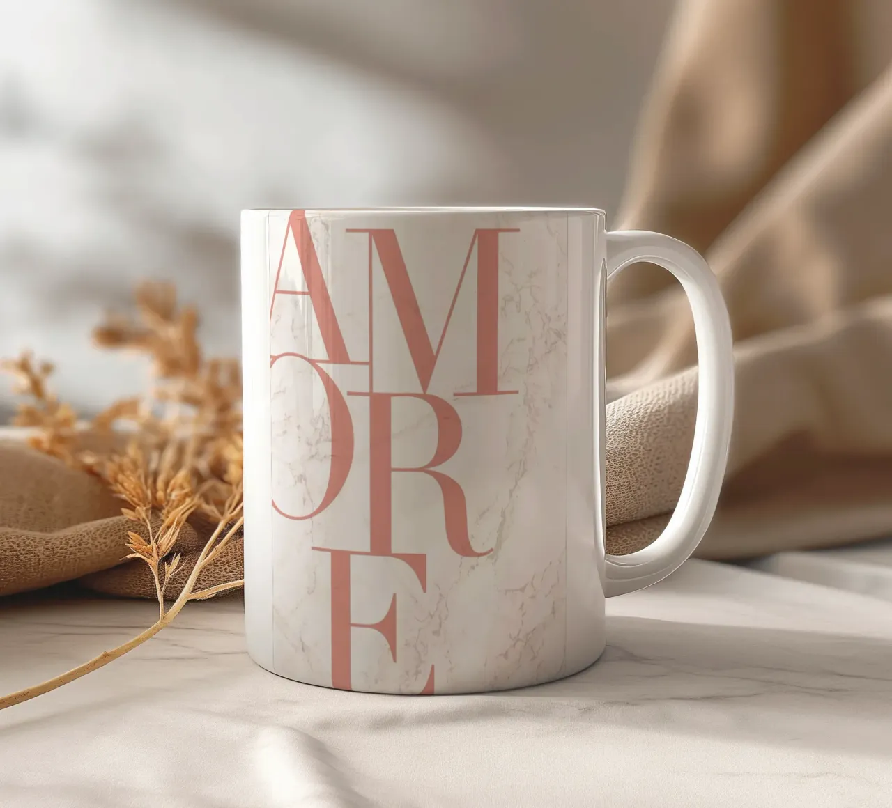 Amore - Elegante typografie op marmer keramische mok van Whole©