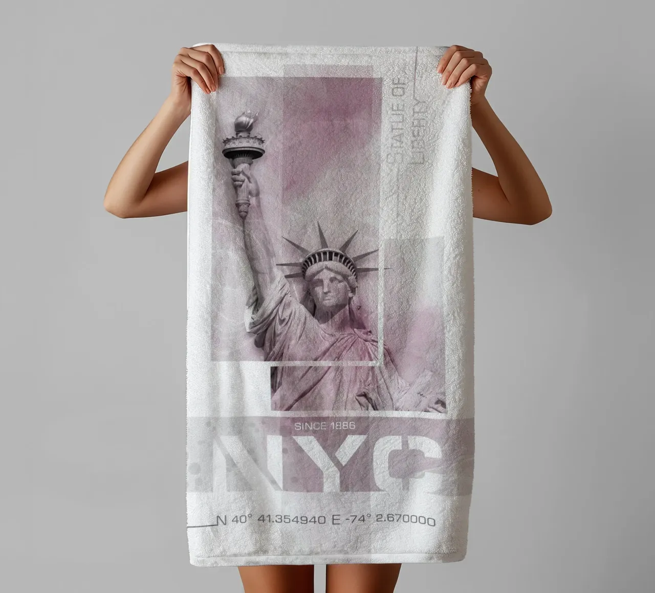 NYC Statua della Libertà | Marmo rosa asciugamano da bagno da Melanie Viola