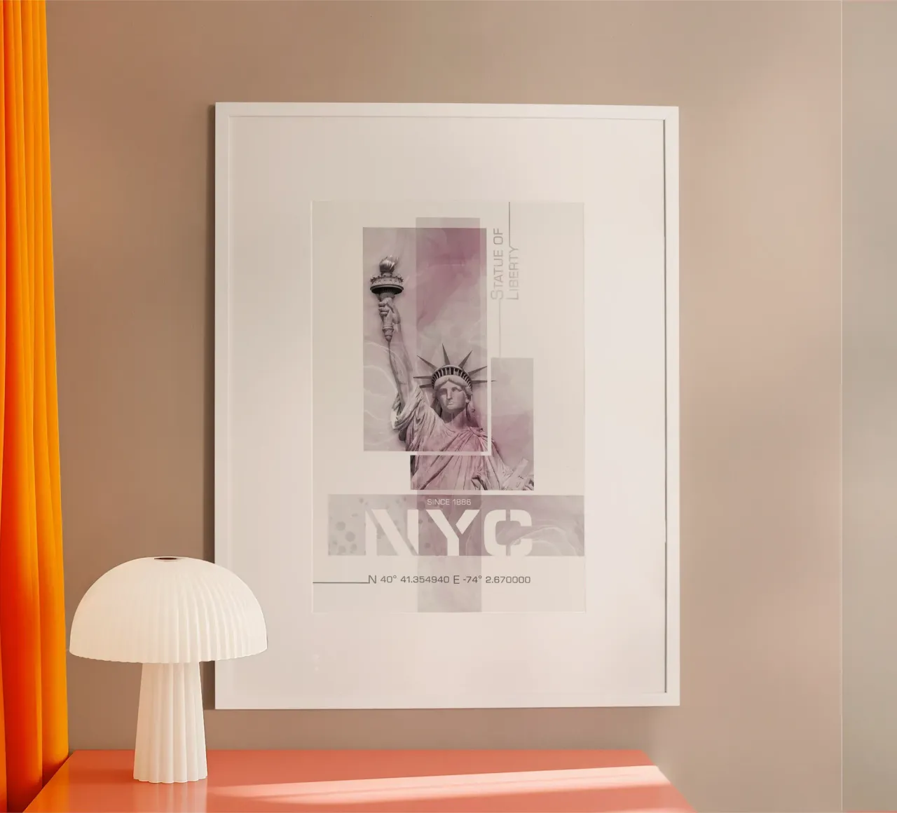 NYC Statua della Libertà | Marmo rosa poster con telaio in alluminio da Melanie Viola